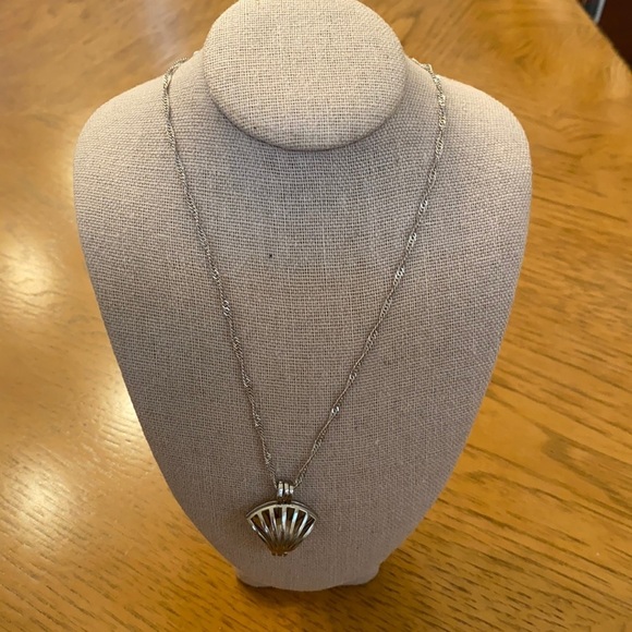 women’s pearl and chain necklace & earrings - Picture 2 of 4